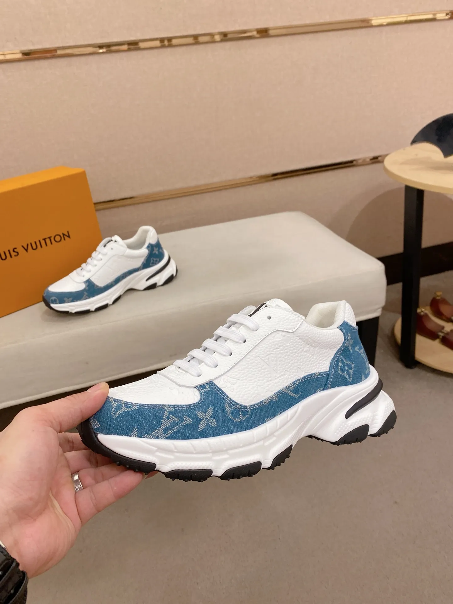 Men's shoes 442💰louis vuitton (Louis Vuitton/lv)🔍🔍The new counters are on sale at the same time. The uppers are imported from Italy. ⃣️Re-engraved🇮🇹💪💪, ⚠Sole: The original sole is specially provided by the original factory, the exclusive movable molded sole is super comfortable, ⚠Original and single goods 🔍high quality, you can enter and leave the counter at will, welcome to compare⚠. Code number: 38-44 (45/customized, non-refundable)